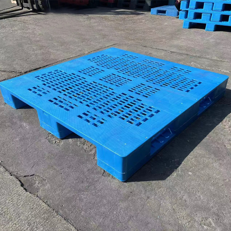 怎么辨別塑料托盤出現(xiàn)老化的特征？